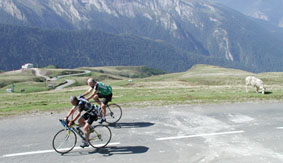 VELOTRAVEL RADREISE PYRENAEEN VENTOUX RENNRAD